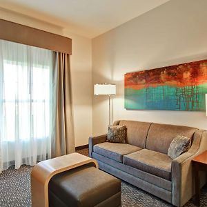One-Bedroom Queen Suite